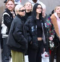 Iris Law And Amelia Hamlin Shopping - NYC