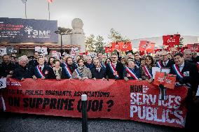 Demonstration At 106th Session of the Congress of Mayors - Paris