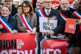 Demonstration At 106th Session of the Congress of Mayors - Paris