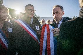 Demonstration At 106th Session of the Congress of Mayors - Paris