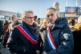 Demonstration At 106th Session of the Congress of Mayors - Paris