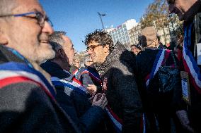 Demonstration At 106th Session of the Congress of Mayors - Paris