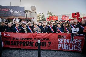 Demonstration At 106th Session of the Congress of Mayors - Paris