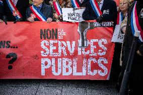 Demonstration At 106th Session of the Congress of Mayors - Paris