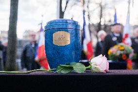 Tribute to Madeleine Riffaud At Montparnasse Cemetery - Paris