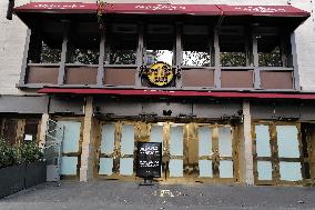 Closing of Last Hard Rock Cafe in France - Paris