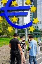 Every Day Life At The Euro Sculpture In Frankfurt Am Main