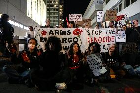 Protest In Tel Aviv Outside the US Consulate