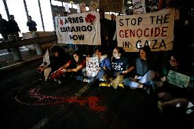 Protest In Tel Aviv Outside the US Consulate