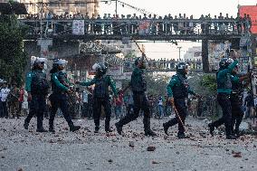 Clash Between Dhaka College And City College In Dhaka