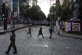 Clash Between Dhaka College And City College In Dhaka