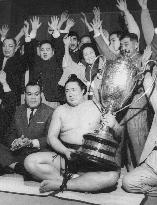 Sumo: Ex-yokozuna Kitanofuji dies at 82