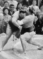 Sumo: Ex-yokozuna Kitanofuji dies at 82