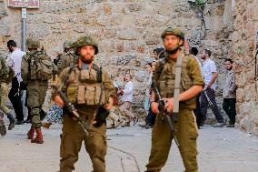 IDF Raids Old City - Hebron