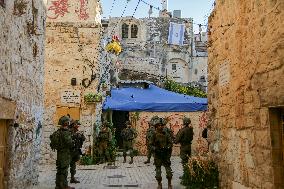 IDF Raids Old City - Hebron