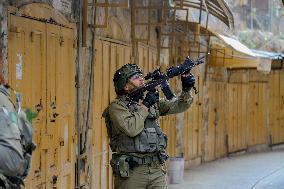 IDF Raids Old City - Hebron