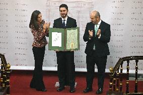 Queen Letizia Presides Over Luis Carandell Awards - Madrid