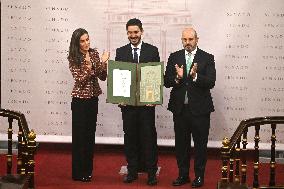 Queen Letizia Presides Over Luis Carandell Awards - Madrid