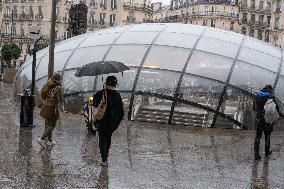 SNCF Strike on a Snowy Day - Paris