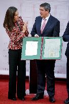 Queen Letizia Presides Over Luis Carandell Awards - Madrid