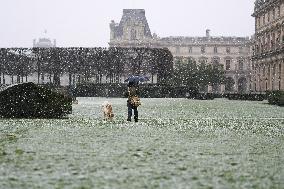 Caetano Snowstorm Hits Paris