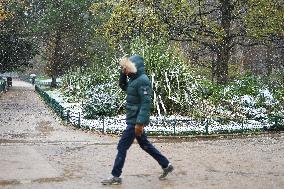 Caetano Snowstorm Hits Paris