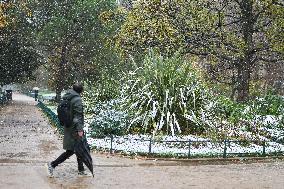 Caetano Snowstorm Hits Paris