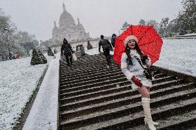 Caetano Snowstorm Hits Paris