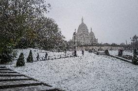 Caetano Snowstorm Hits Paris