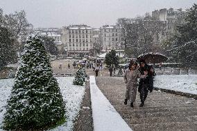 Caetano Snowstorm Hits Paris