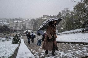 Caetano Snowstorm Hits Paris