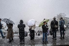 Caetano Snowstorm Hits Paris