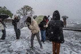 Caetano Snowstorm Hits Paris