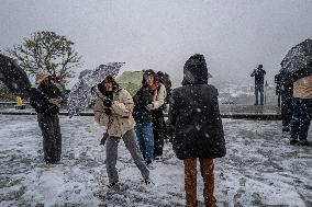 Caetano Snowstorm Hits Paris