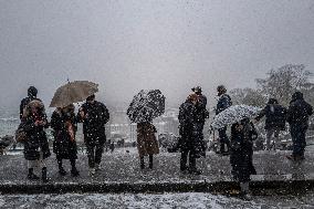 Caetano Snowstorm Hits Paris