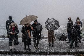 Caetano Snowstorm Hits Paris