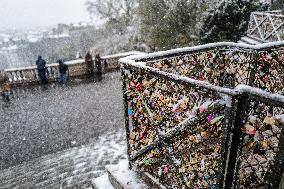 Caetano Snowstorm Hits Paris