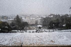 Caetano Snowstorm Hits Paris