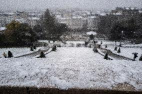 Caetano Snowstorm Hits Paris