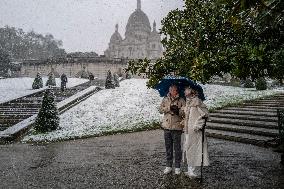 Caetano Snowstorm Hits Paris