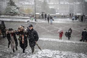 Caetano Snowstorm Hits Paris