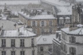 Caetano Snowstorm Hits Paris