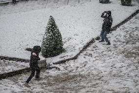 Caetano Snowstorm Hits Paris