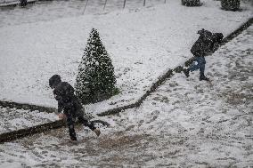 Caetano Snowstorm Hits Paris