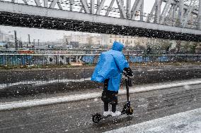 Caetano Snowstorm Hits Paris