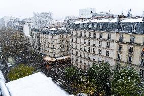 Caetano Snowstorm Hits Paris