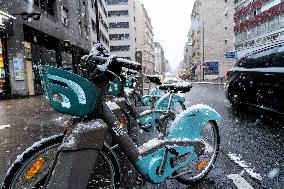 Caetano Snowstorm Hits Paris