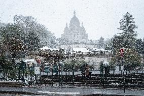 Heavy Snowfall In Paris