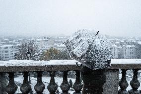 Heavy Snowfall In Paris