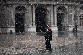 Heavy Snowfall In Paris